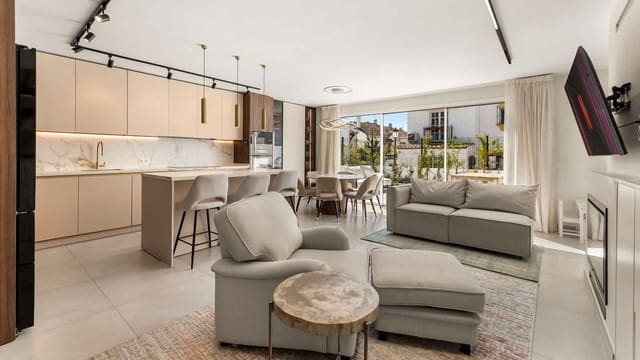 4 bedroom Townhouse for sale in Centro, Estepona with pool - € 695,000 (Ref: 10011202)