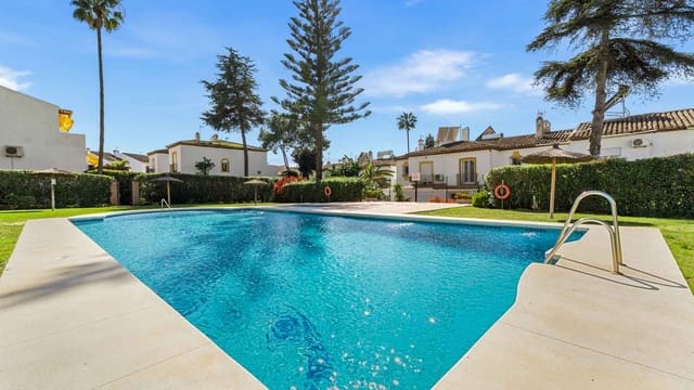 4 bedroom Townhouse for sale in Centro, Estepona with pool - € 695,000 (Ref: 10011202)