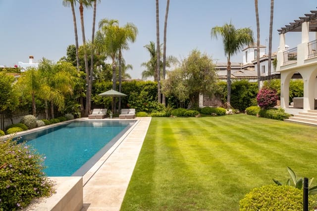 6 soveværelse Villa til salg i San Pedro de Alcántara Pueblo, Marbella med swimmingpool - € 5.995.000 (Ref: 10011203)