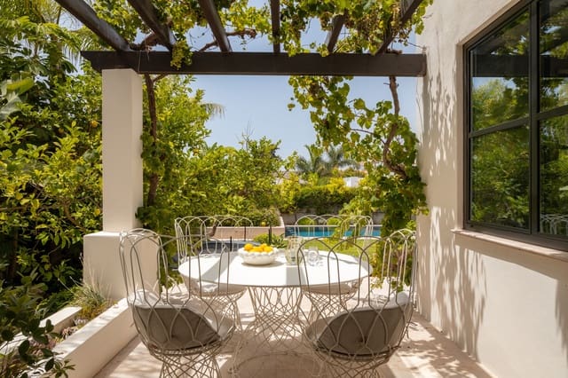 6 soveværelse Villa til salg i San Pedro de Alcántara Pueblo, Marbella med swimmingpool - € 5.995.000 (Ref: 10011203)