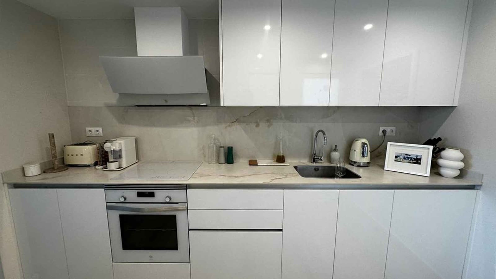 3 bedroom Apartment for sale in Nueva Andalucia with pool - € 515,000 (Ref: 10022222)