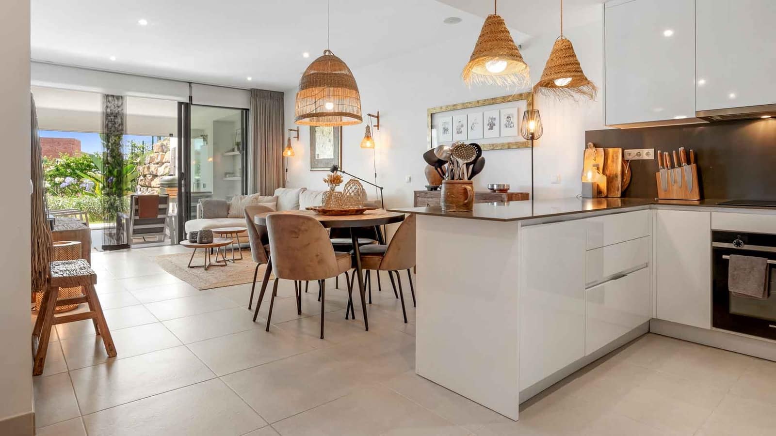 2 sovrum Lägenhet till salu i Estepona med pool - 495 000 € (Ref: 10023830)