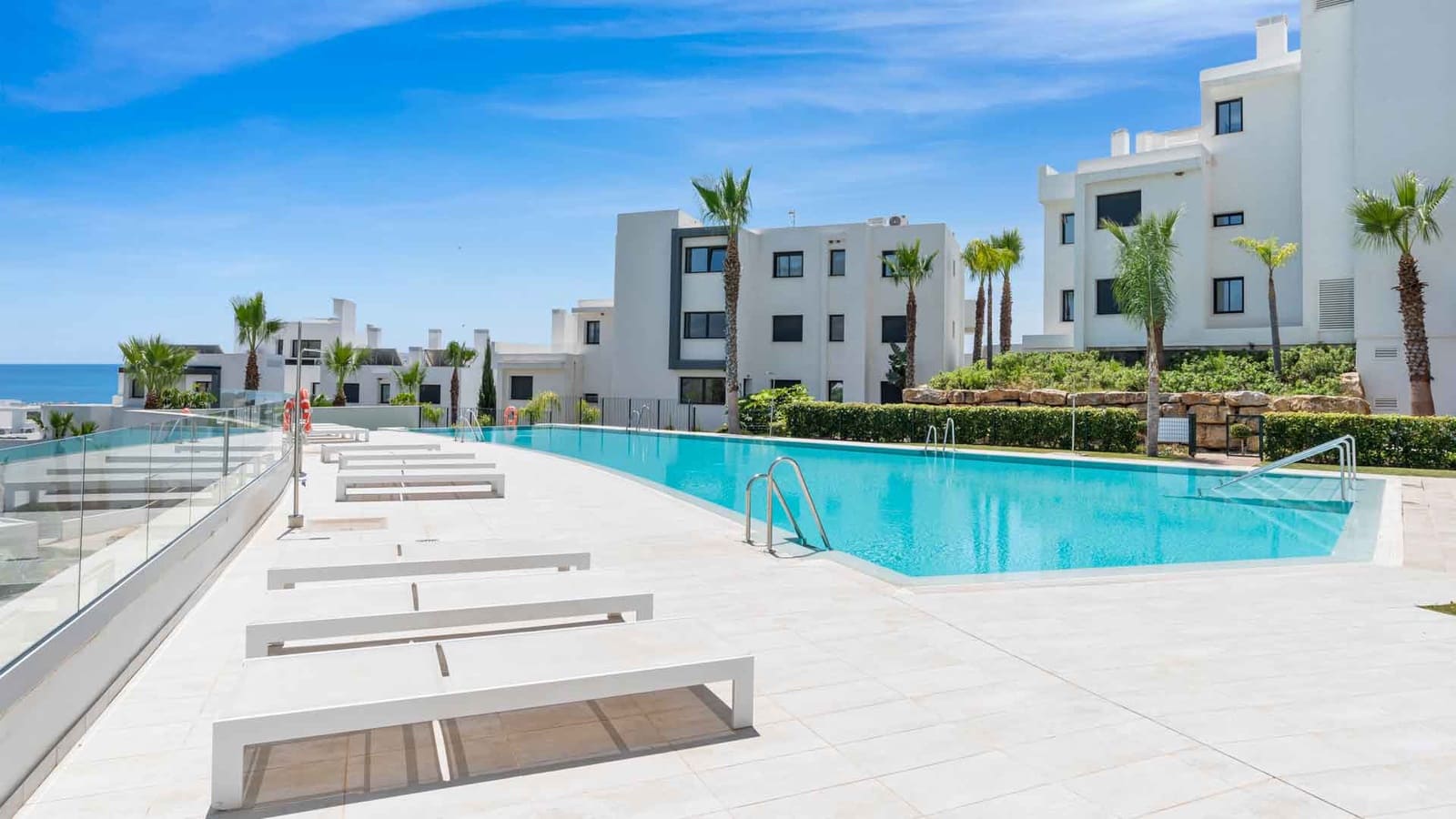 2 sovrum Lägenhet till salu i Estepona med pool - 495 000 € (Ref: 10023830)