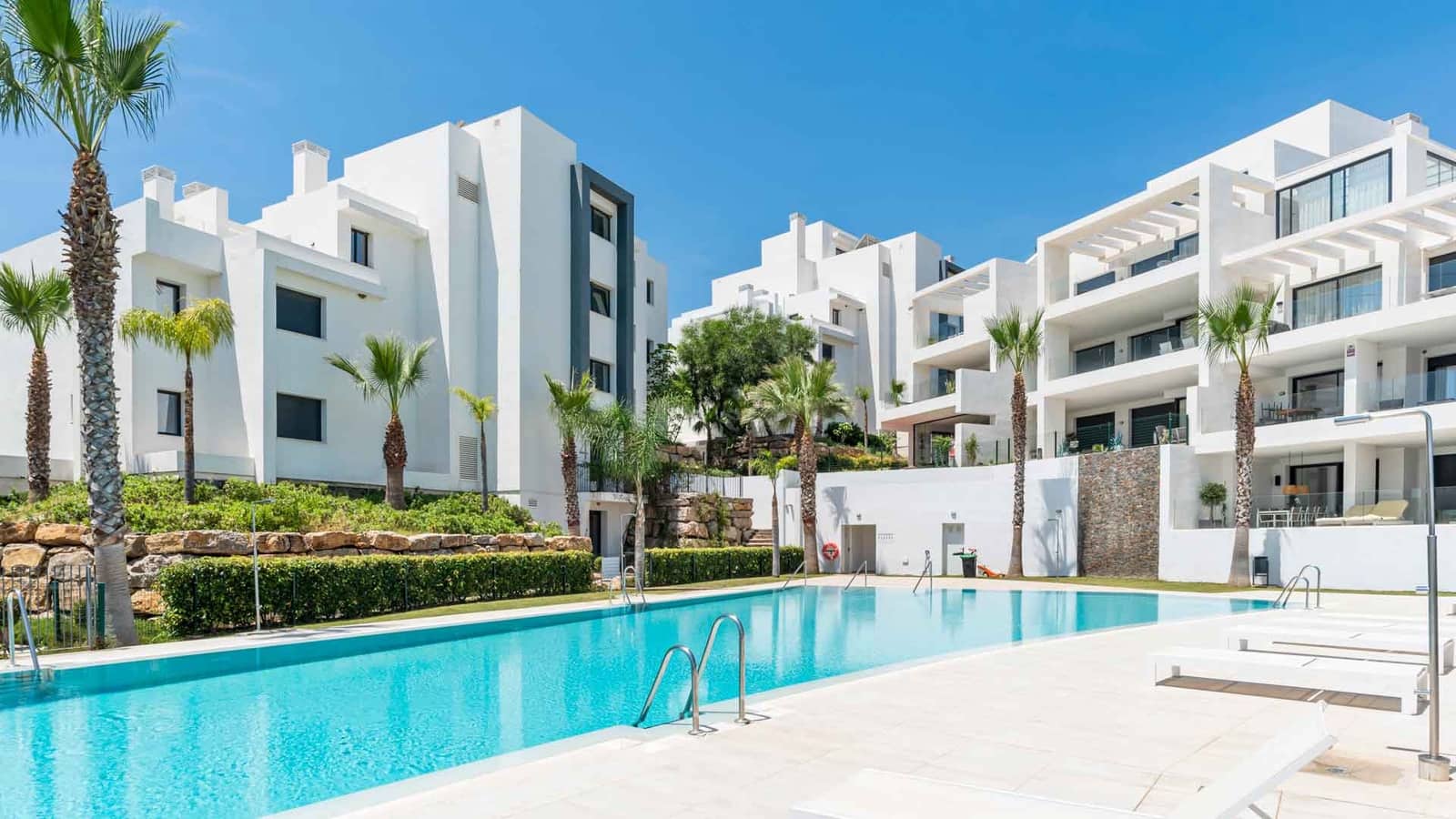 2 sovrum Lägenhet till salu i Estepona med pool - 495 000 € (Ref: 10023830)