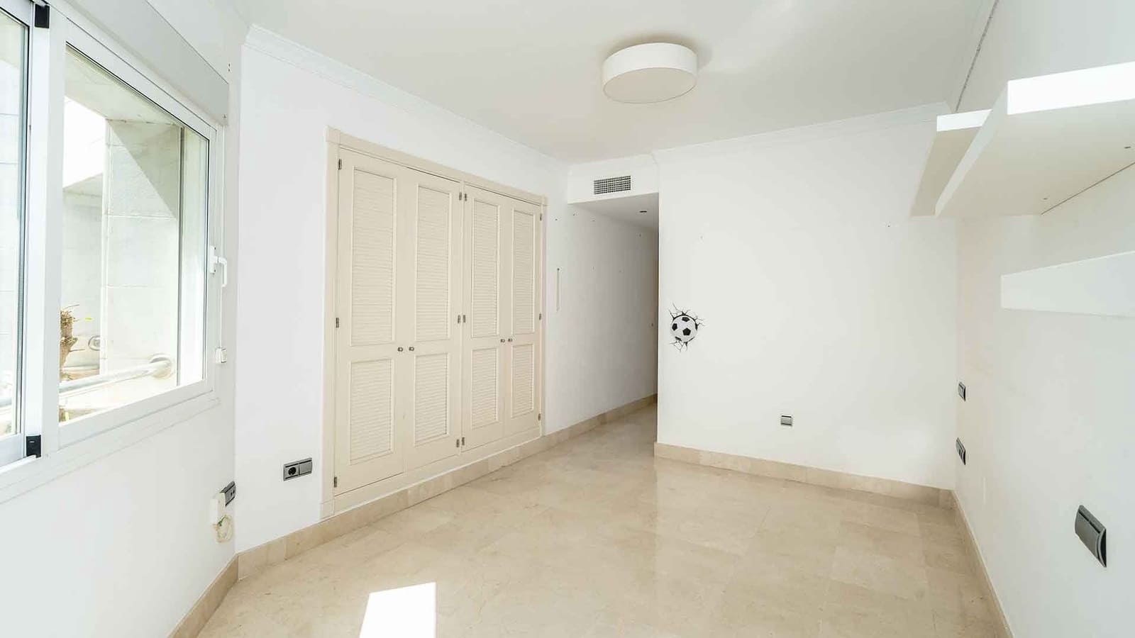 3 bedroom Apartment for sale in Golden Mile with pool - € 2,150,000 (Ref: 10027034)