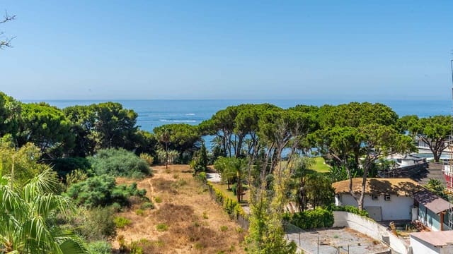 3 bedroom Apartment for sale in Lomas De Marbella, Marbella with pool - € 2,150,000 (Ref: 10027034)