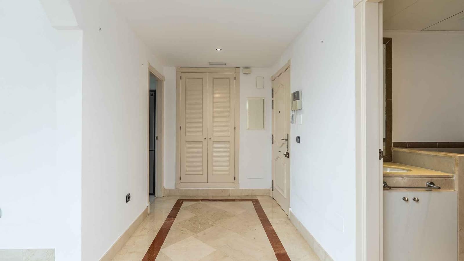 3 bedroom Apartment for sale in Golden Mile with pool - € 2,150,000 (Ref: 10027034)