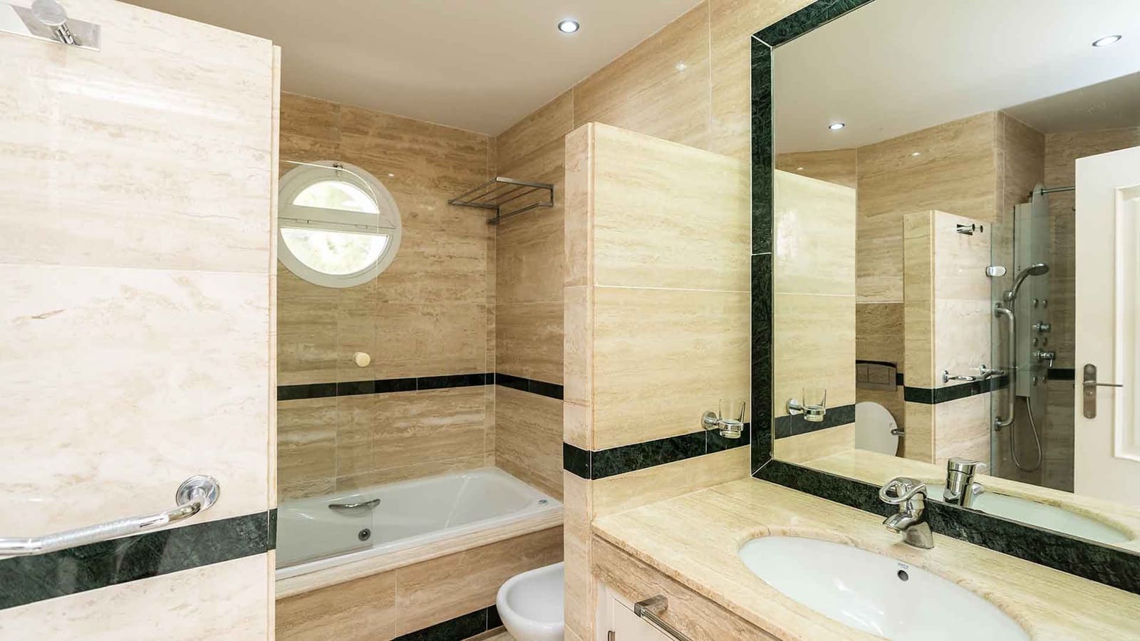 3 bedroom Apartment for sale in Golden Mile with pool - € 2,150,000 (Ref: 10027034)