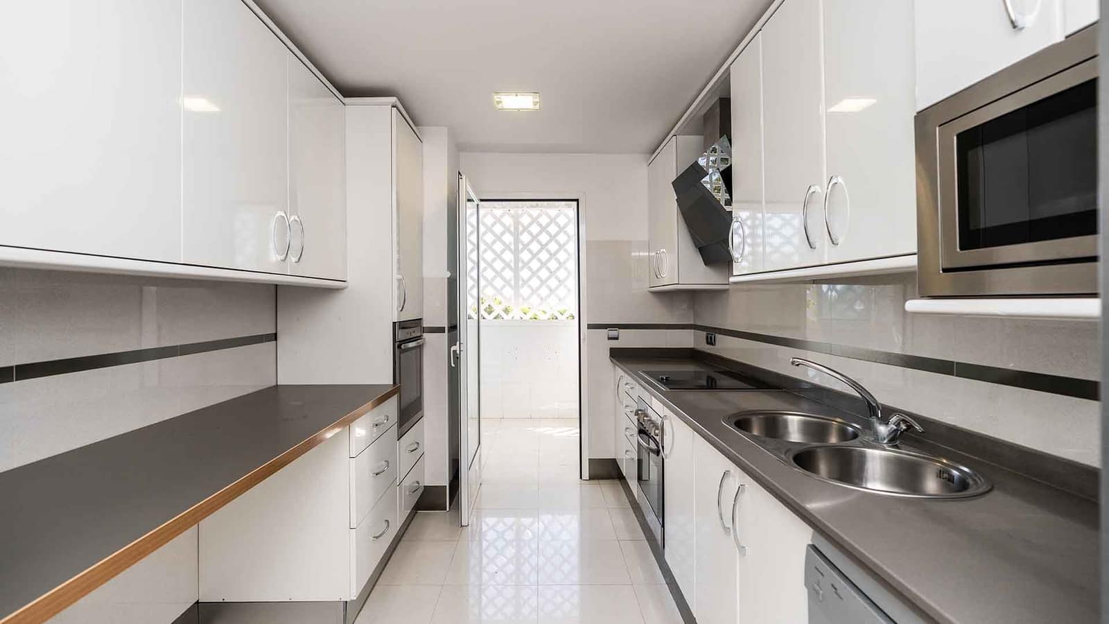 3 bedroom Apartment for sale in Golden Mile with pool - € 2,150,000 (Ref: 10027034)