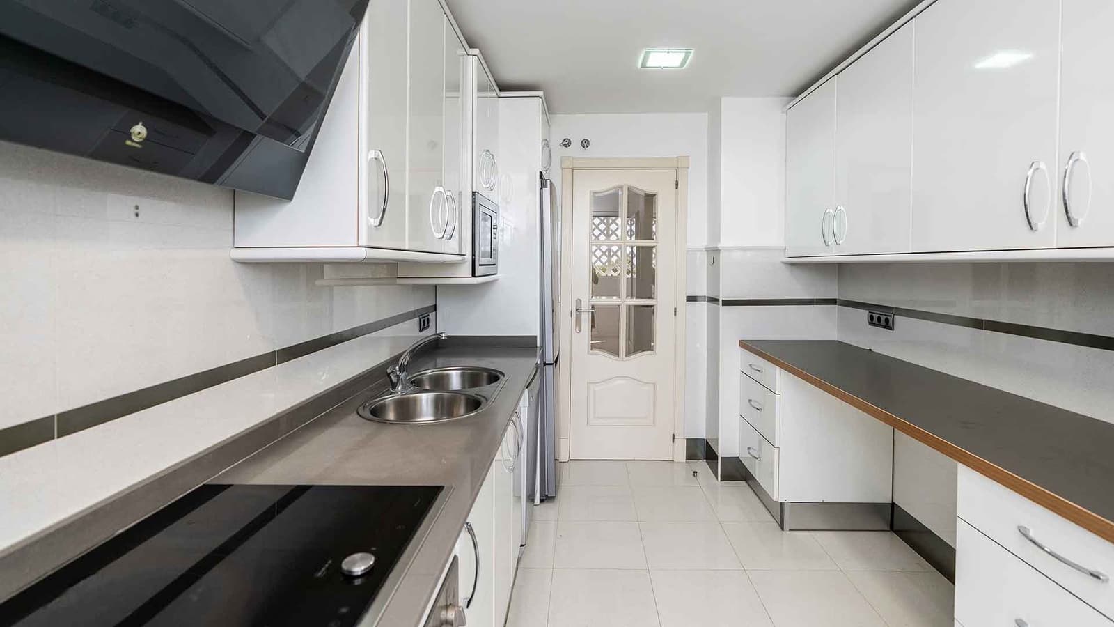 3 bedroom Apartment for sale in Golden Mile with pool - € 2,150,000 (Ref: 10027034)