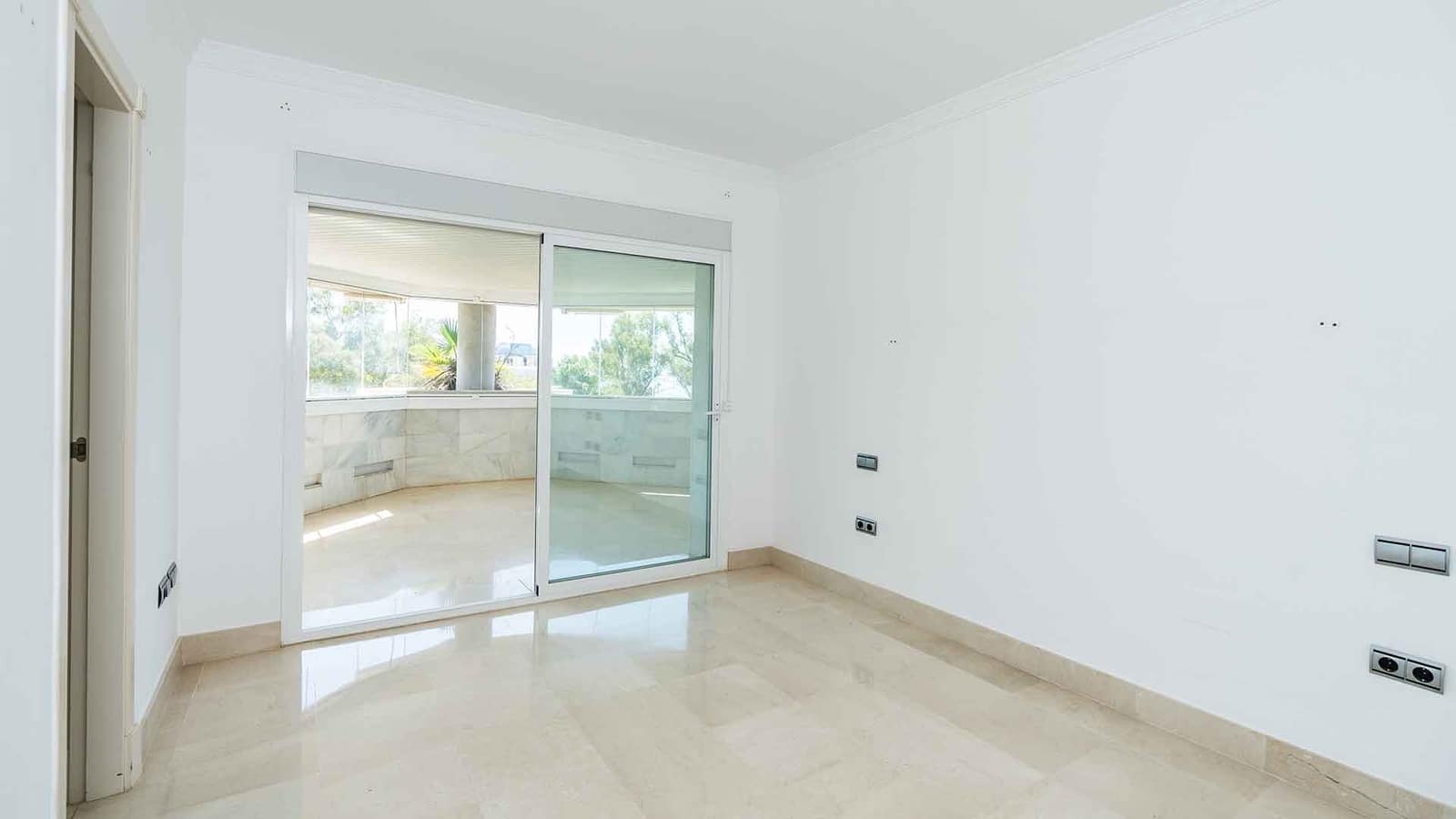 3 bedroom Apartment for sale in Golden Mile with pool - € 2,150,000 (Ref: 10027034)