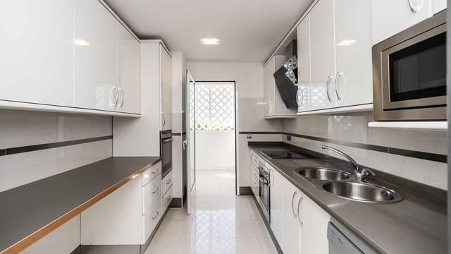 3 bedroom Apartment for sale in Lomas De Marbella, Marbella with pool - € 2,150,000 (Ref: 10027034)