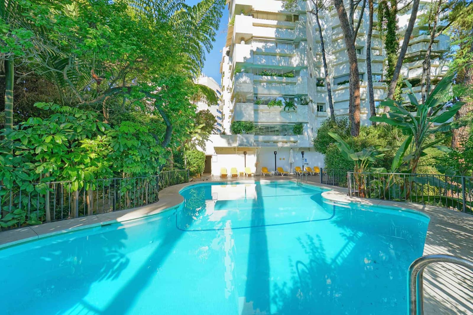 3 bedroom Apartment for sale in Golden Mile with pool - € 2,150,000 (Ref: 10027034)