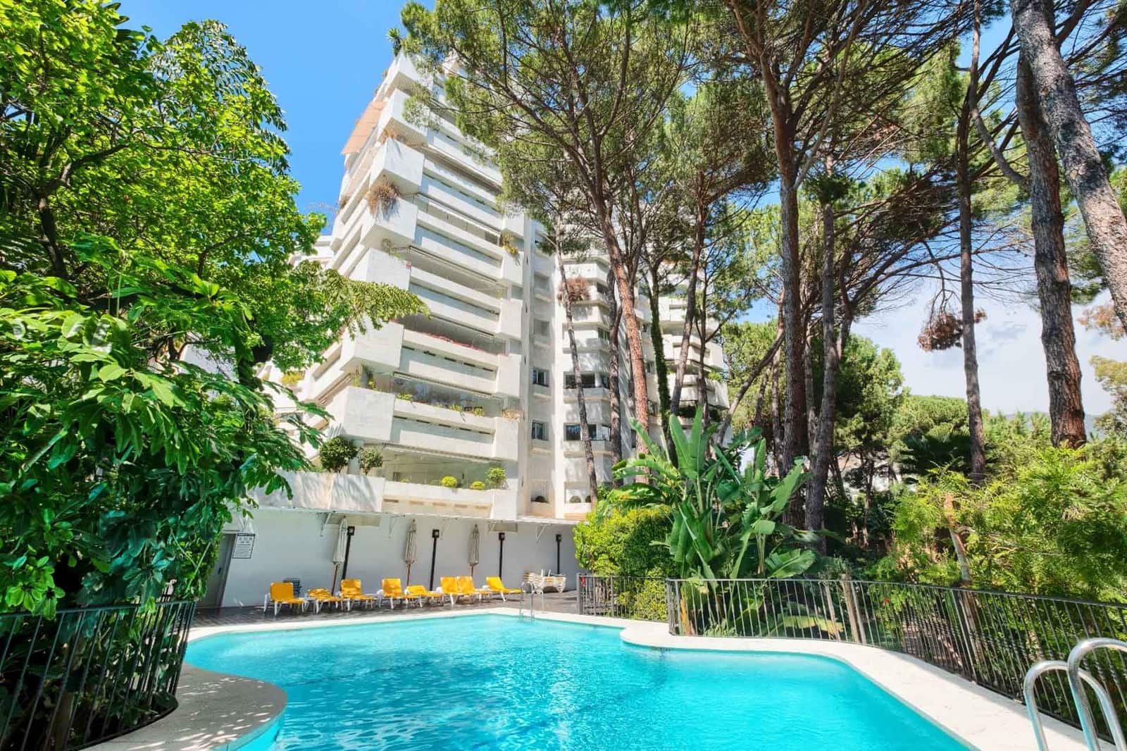 3 sovrum Lägenhet till salu i Golden Mile med pool - 2 200 000 € (Ref: 10027035)