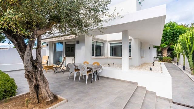 4 camera da letto Villa in vendita in Playa Bajadilla - Puertos, Marbella - 1.950.000 € (Rif: 10033657)