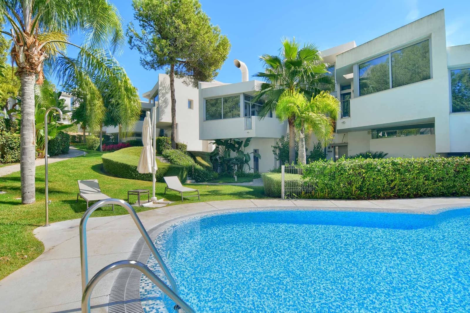 4 chambre Villa/Maison Semi-Mitoyenne à vendre à Golden Mile avec piscine - 2 700 000 € (Ref: 10037175)
