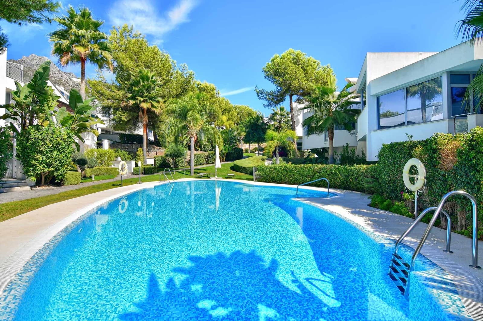 4 chambre Villa/Maison Semi-Mitoyenne à vendre à Golden Mile avec piscine - 2 700 000 € (Ref: 10037175)