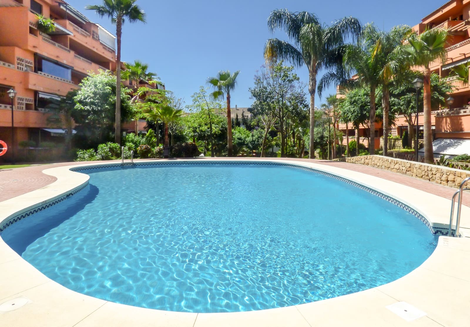 1 sovrum Lägenhet till salu i Golden Mile med pool - 395 000 € (Ref: 10040781)