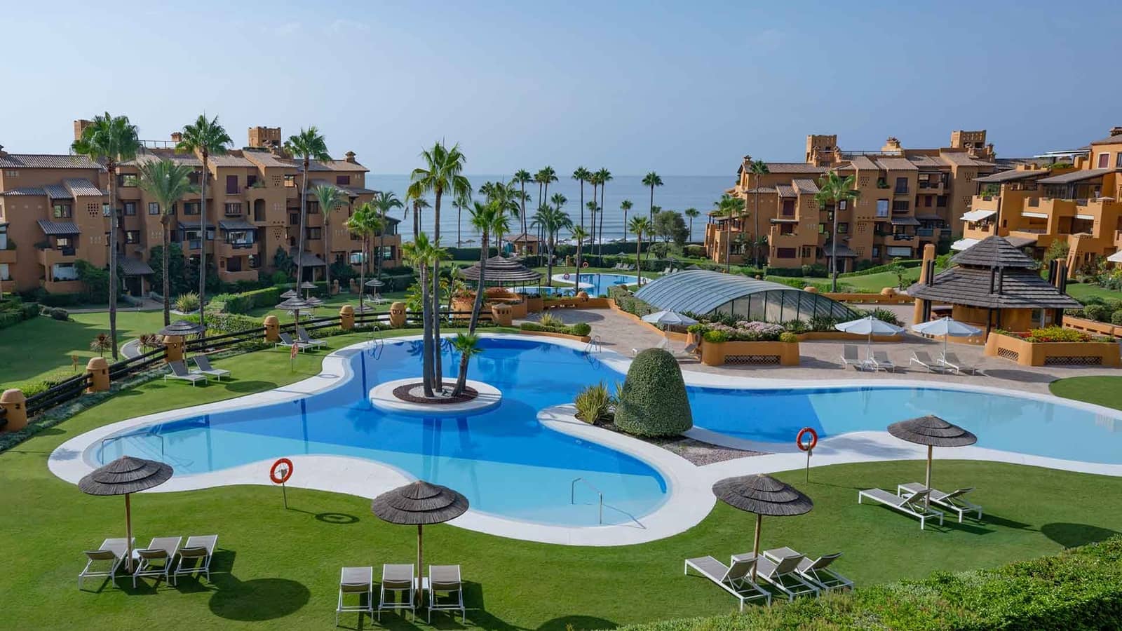 3 sypialnia Apartament na sprzedaż w Estepona z basenem - 2 395 000 € (Ref: 10040782)