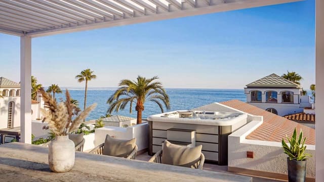 3 sovrum Takvåning till salu i Centro, Estepona med pool - 2 495 000 € (Ref: 10042727)