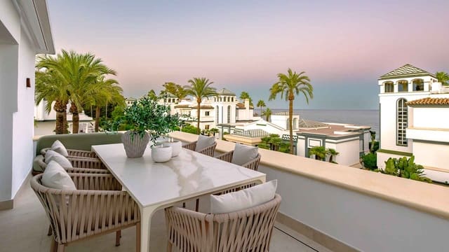 3 sovrum Takvåning till salu i Centro, Estepona med pool - 2 495 000 € (Ref: 10042727)