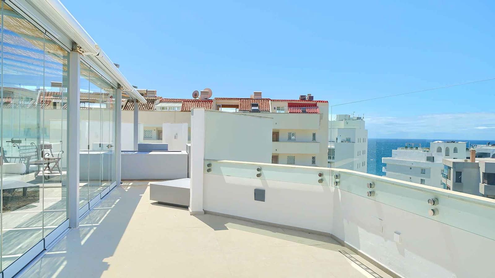 Ático de 3 habitaciones en Marbella en venta con piscina - 2.200.000 € (Ref: 10048961)