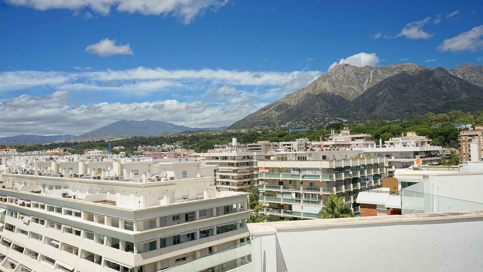 Ático de 3 habitaciones en Marbella en venta con piscina - 2.200.000 € (Ref: 10048961)
