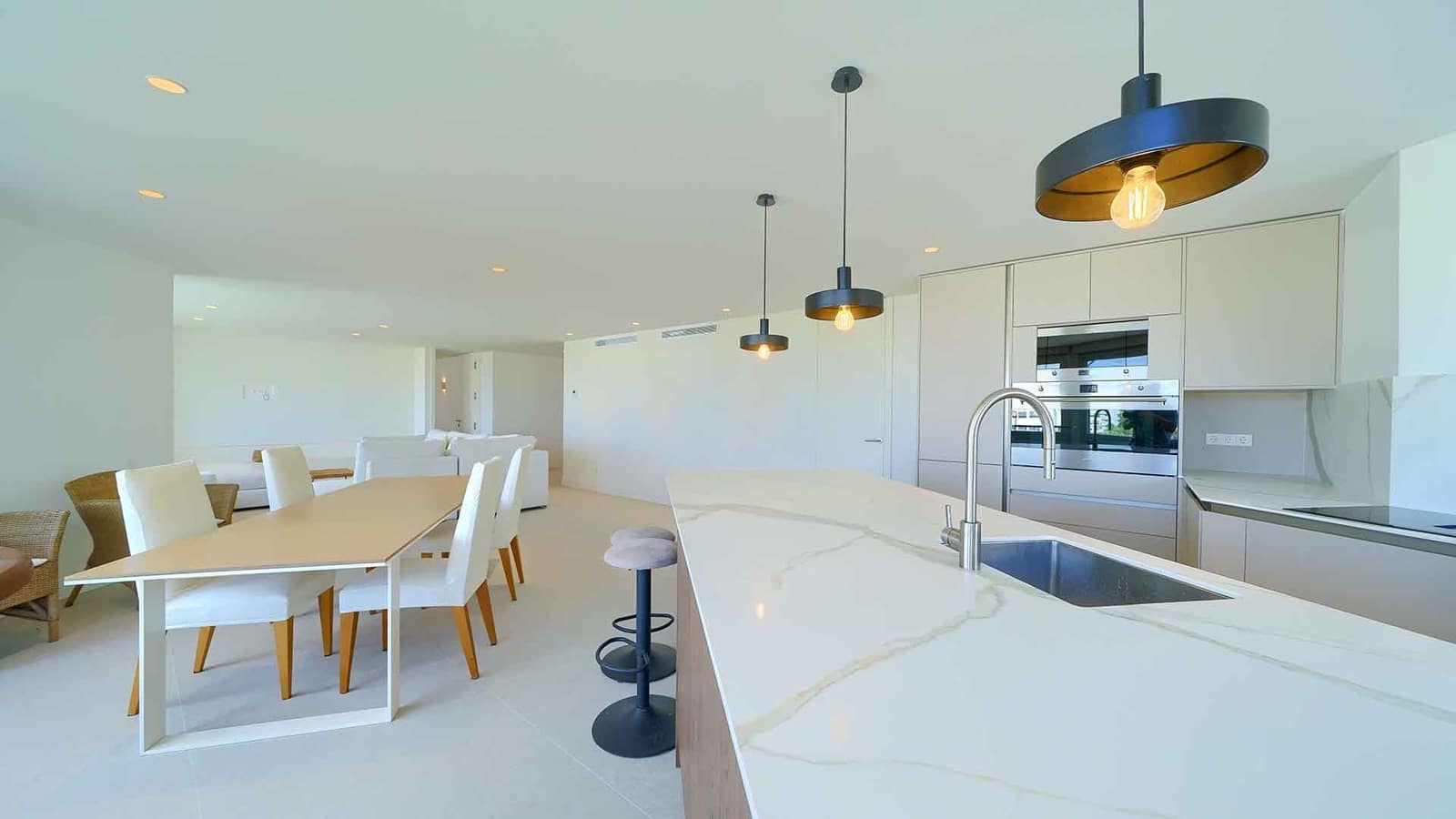 Ático de 3 habitaciones en Marbella en venta con piscina - 2.200.000 € (Ref: 10048961)