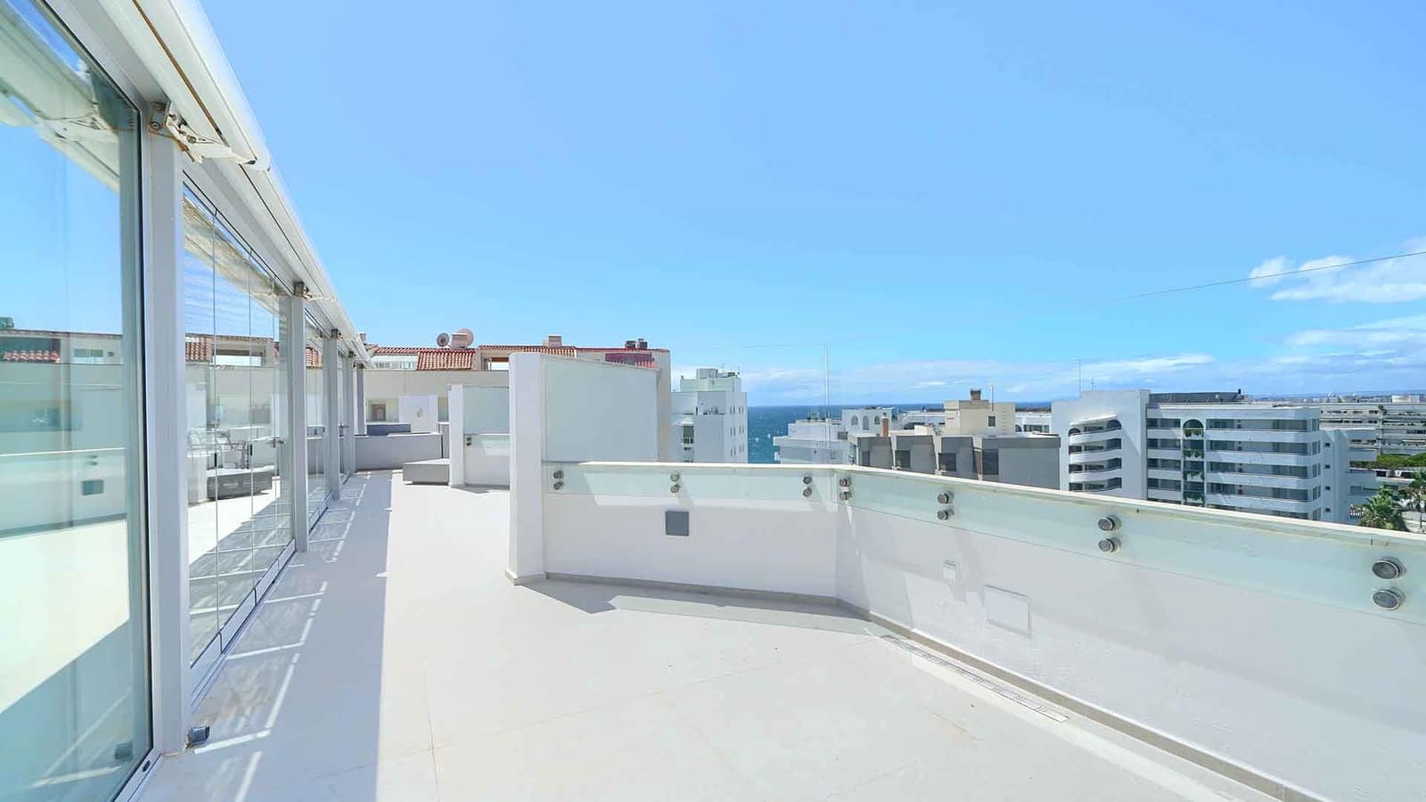 Ático de 3 habitaciones en Marbella en venta con piscina - 2.200.000 € (Ref: 10048961)