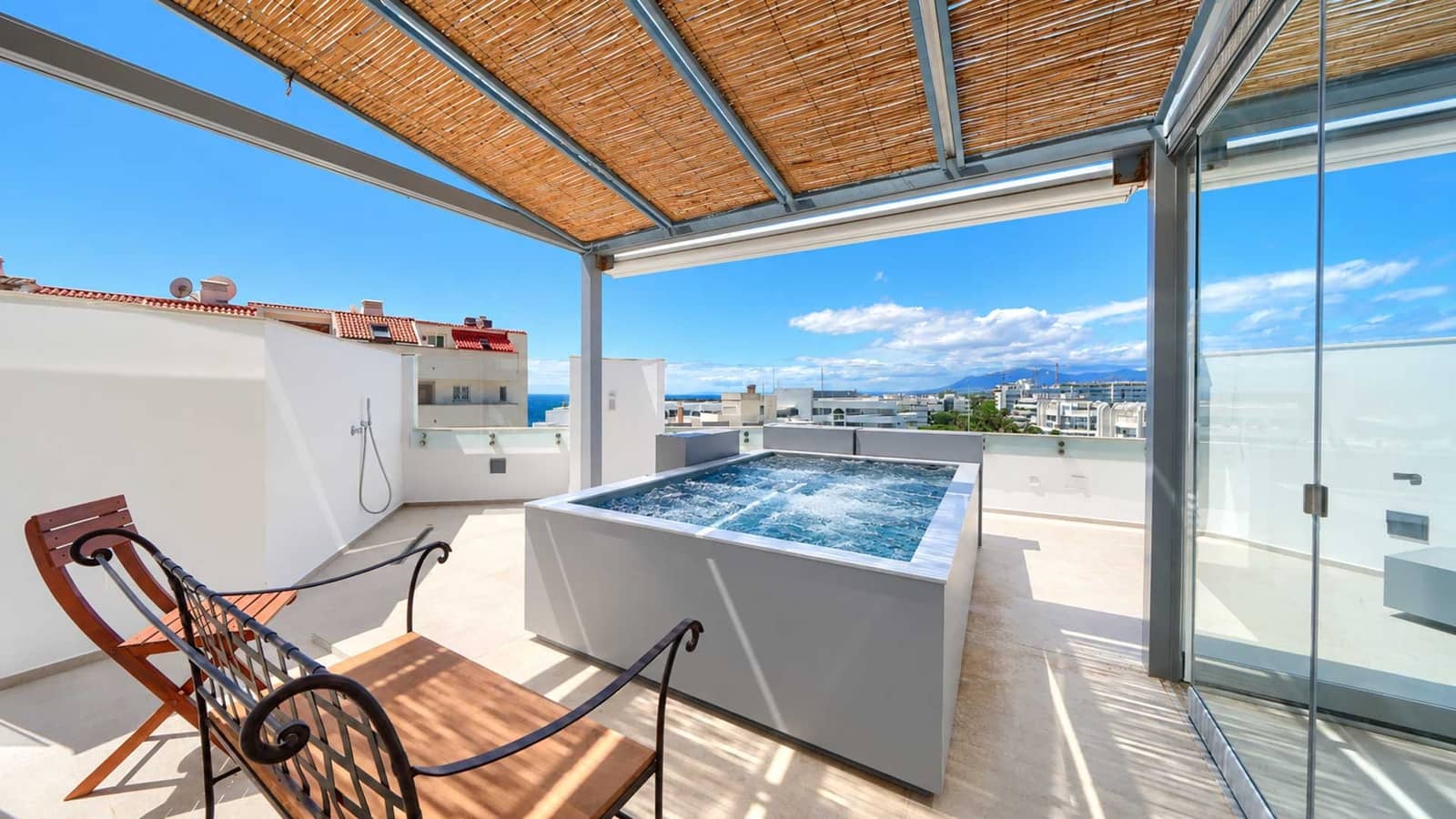 Ático de 3 habitaciones en Marbella en venta con piscina - 2.200.000 € (Ref: 10048961)