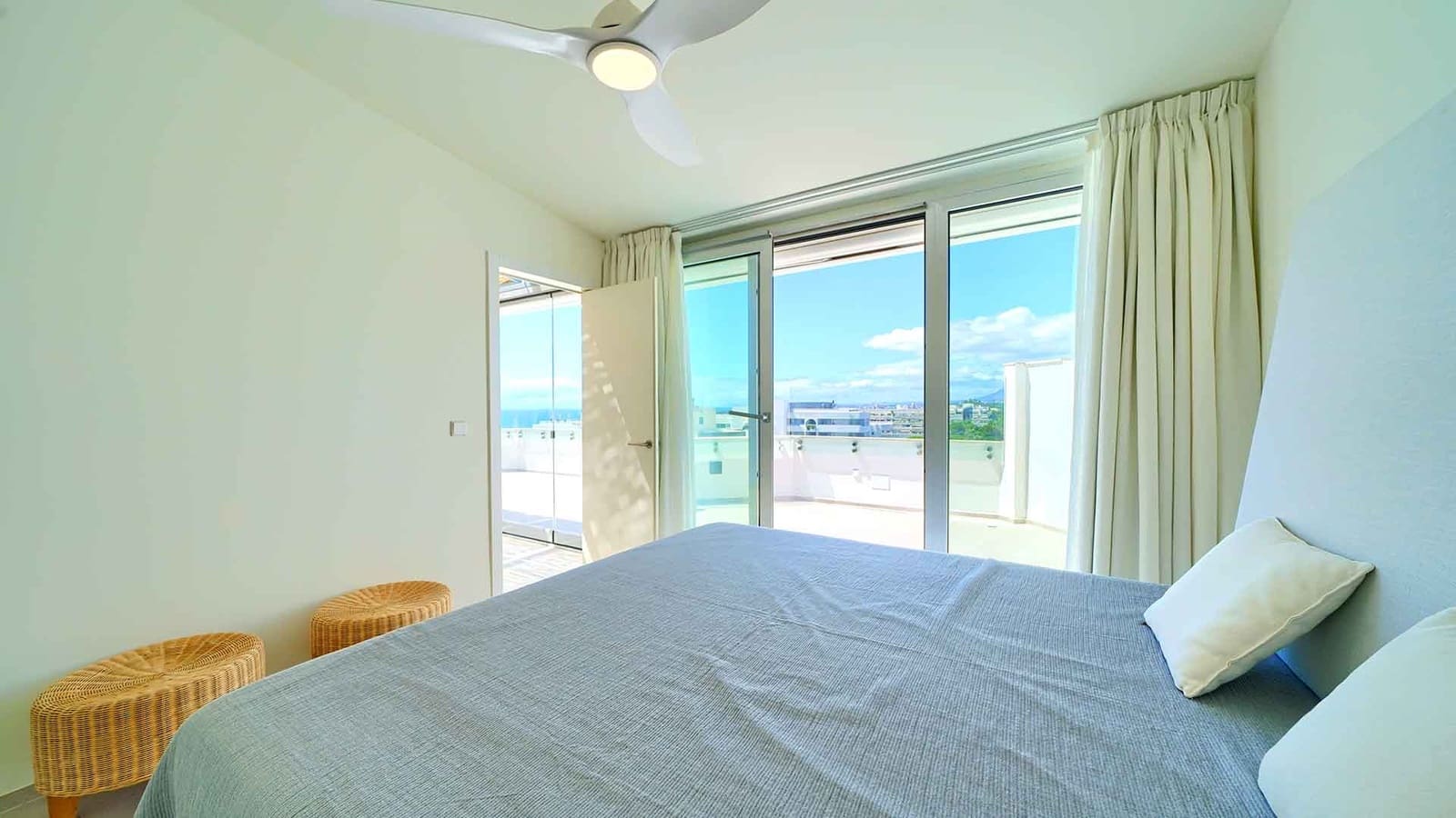 Ático de 3 habitaciones en Marbella en venta con piscina - 2.200.000 € (Ref: 10048961)