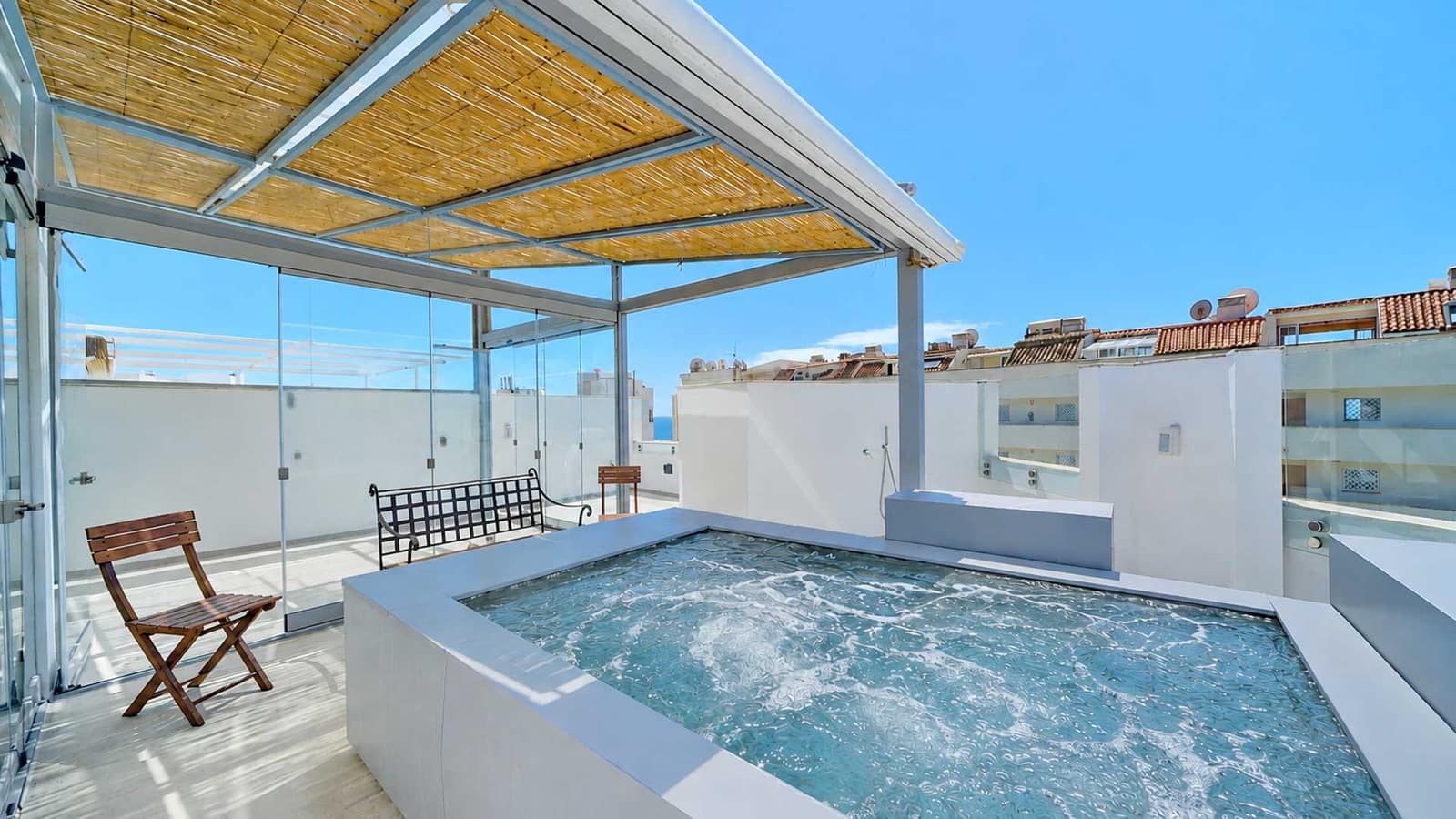 Ático de 3 habitaciones en Marbella en venta con piscina - 2.200.000 € (Ref: 10048961)