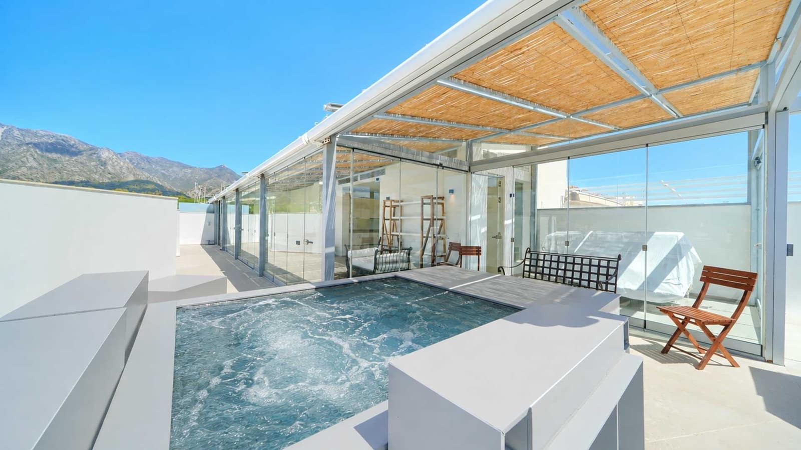 Ático de 3 habitaciones en Marbella en venta con piscina - 2.200.000 € (Ref: 10048961)