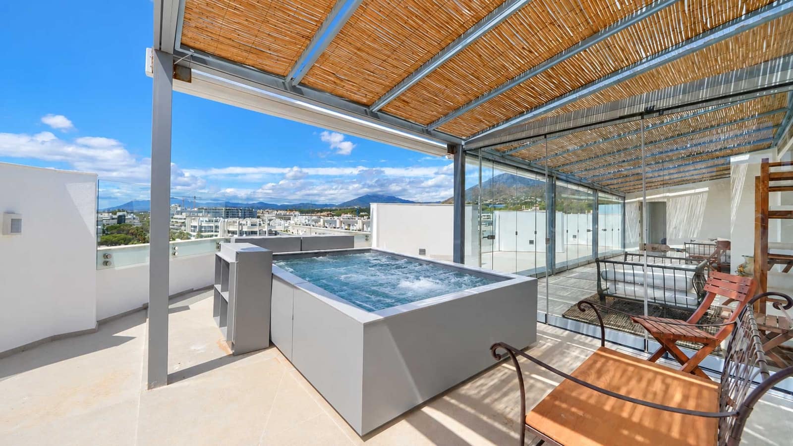 Ático de 3 habitaciones en Marbella en venta con piscina - 2.200.000 € (Ref: 10048961)