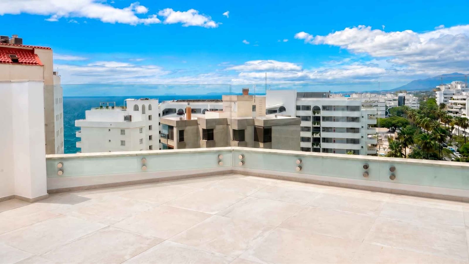 3 bedroom Penthouse for sale in Marbella with pool garage - € 2,150,000 (Ref: 10048961)