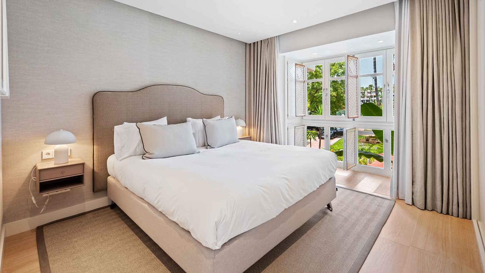 3 soveværelse Lejlighed til salg i Golden Mile med swimmingpool - € 4.495.000 (Ref: 10058796)