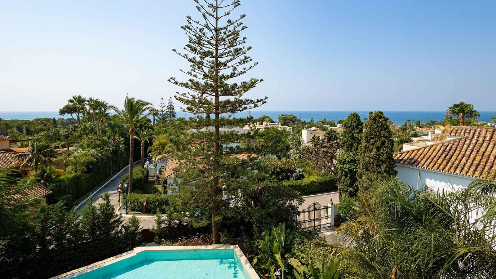 5 bedroom Villa for sale in Los Monteros with pool garage - € 7,600,000 (Ref: 10064069)