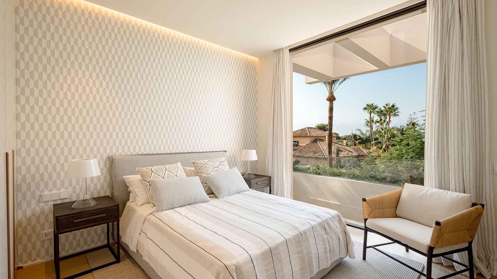 5 bedroom Villa for sale in Los Monteros with pool garage - € 7,600,000 (Ref: 10064069)