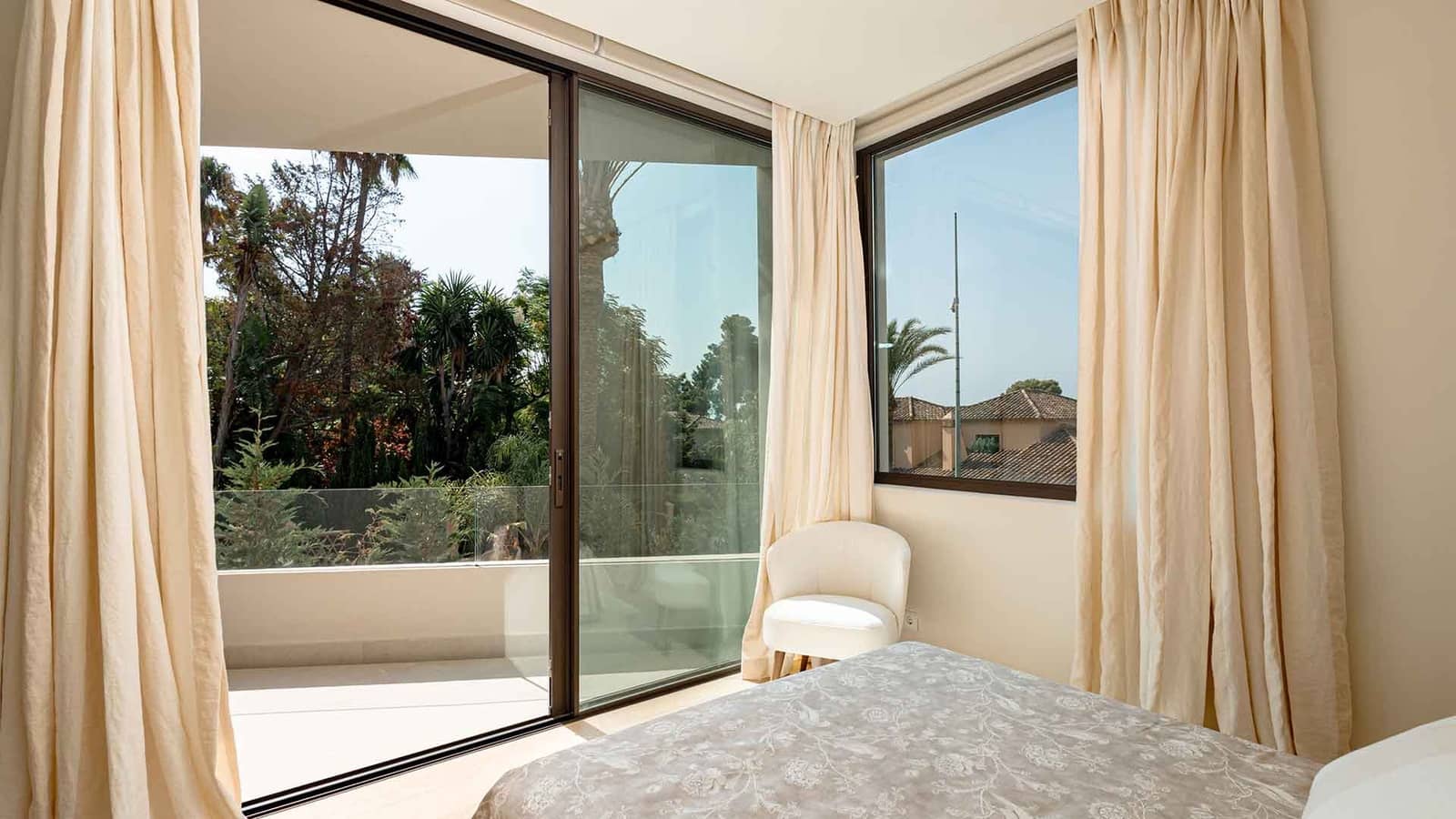 5 bedroom Villa for sale in Los Monteros with pool garage - € 7,600,000 (Ref: 10064069)