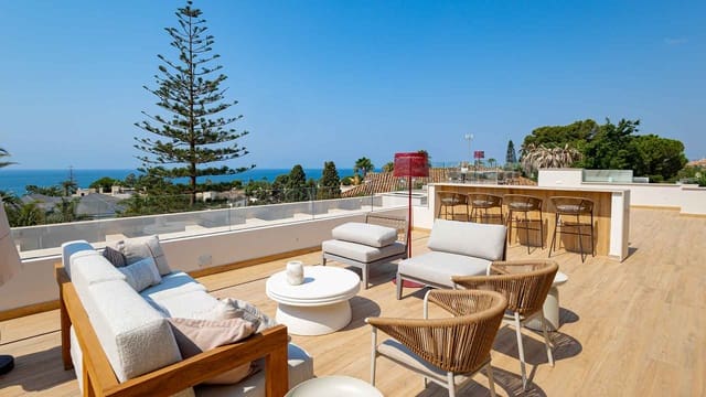 5 bedroom Villa for sale in Los Monteros, Marbella with pool - € 7,600,000 (Ref: 10064069)