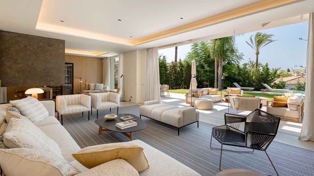 5 bedroom Villa for sale in Los Monteros, Marbella with pool - € 7,600,000 (Ref: 10064069)
