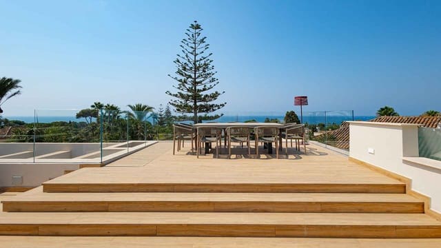 5 bedroom Villa for sale in Los Monteros, Marbella with pool - € 7,600,000 (Ref: 10064069)