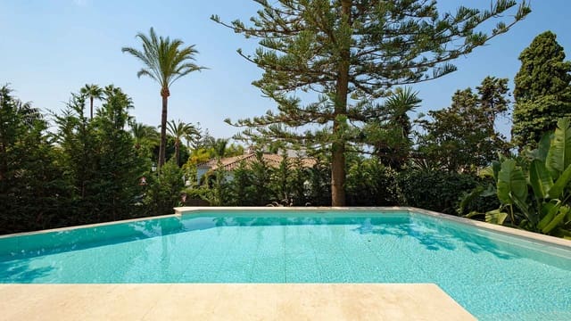 5 bedroom Villa for sale in Los Monteros, Marbella with pool - € 7,600,000 (Ref: 10064069)