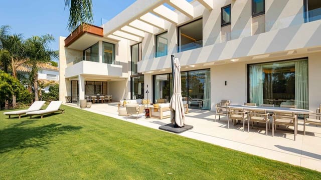 5 bedroom Villa for sale in Los Monteros, Marbella with pool - € 7,600,000 (Ref: 10064069)