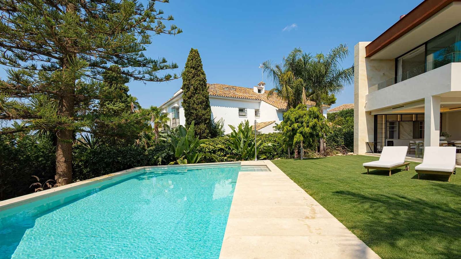 5 bedroom Villa for sale in Los Monteros with pool garage - € 7,600,000 (Ref: 10064069)