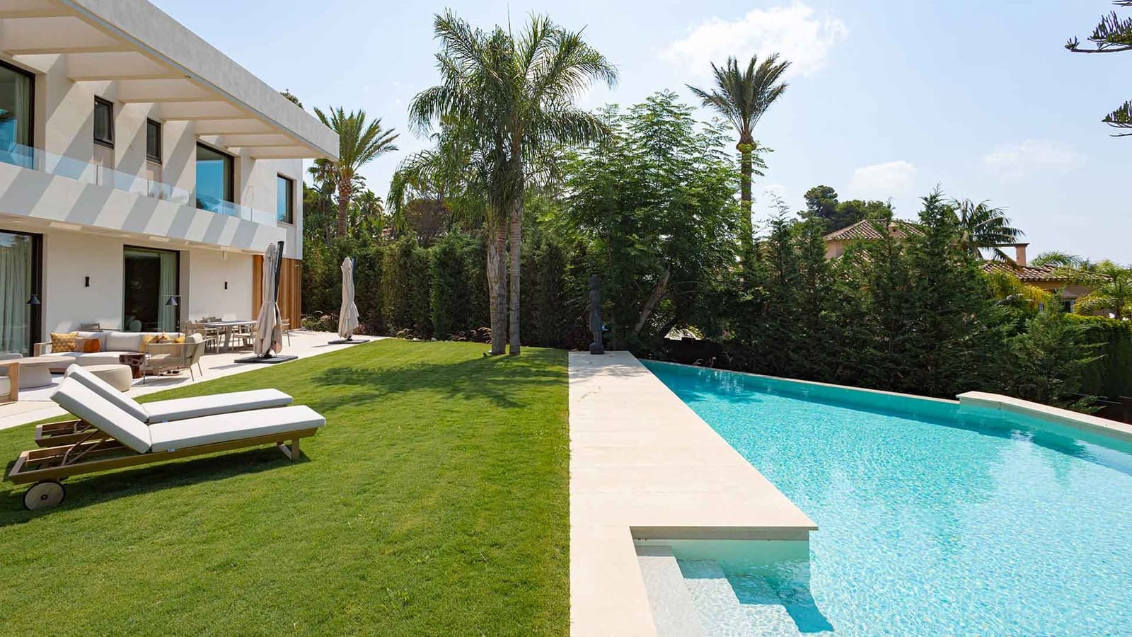 5 bedroom Villa for sale in Los Monteros with pool garage - € 7,600,000 (Ref: 10064069)