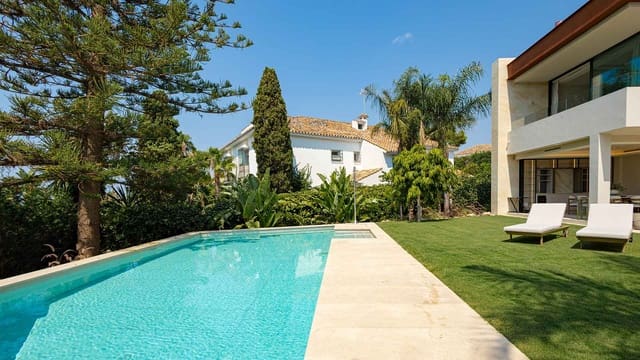 5 bedroom Villa for sale in Los Monteros, Marbella with pool - € 7,600,000 (Ref: 10064069)