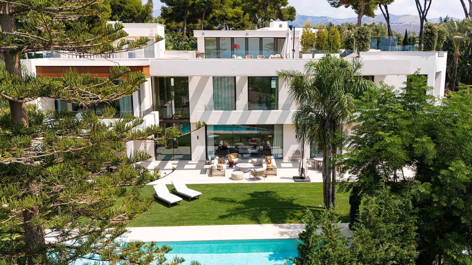 5 bedroom Villa for sale in Los Monteros with pool garage - € 7,600,000 (Ref: 10064069)