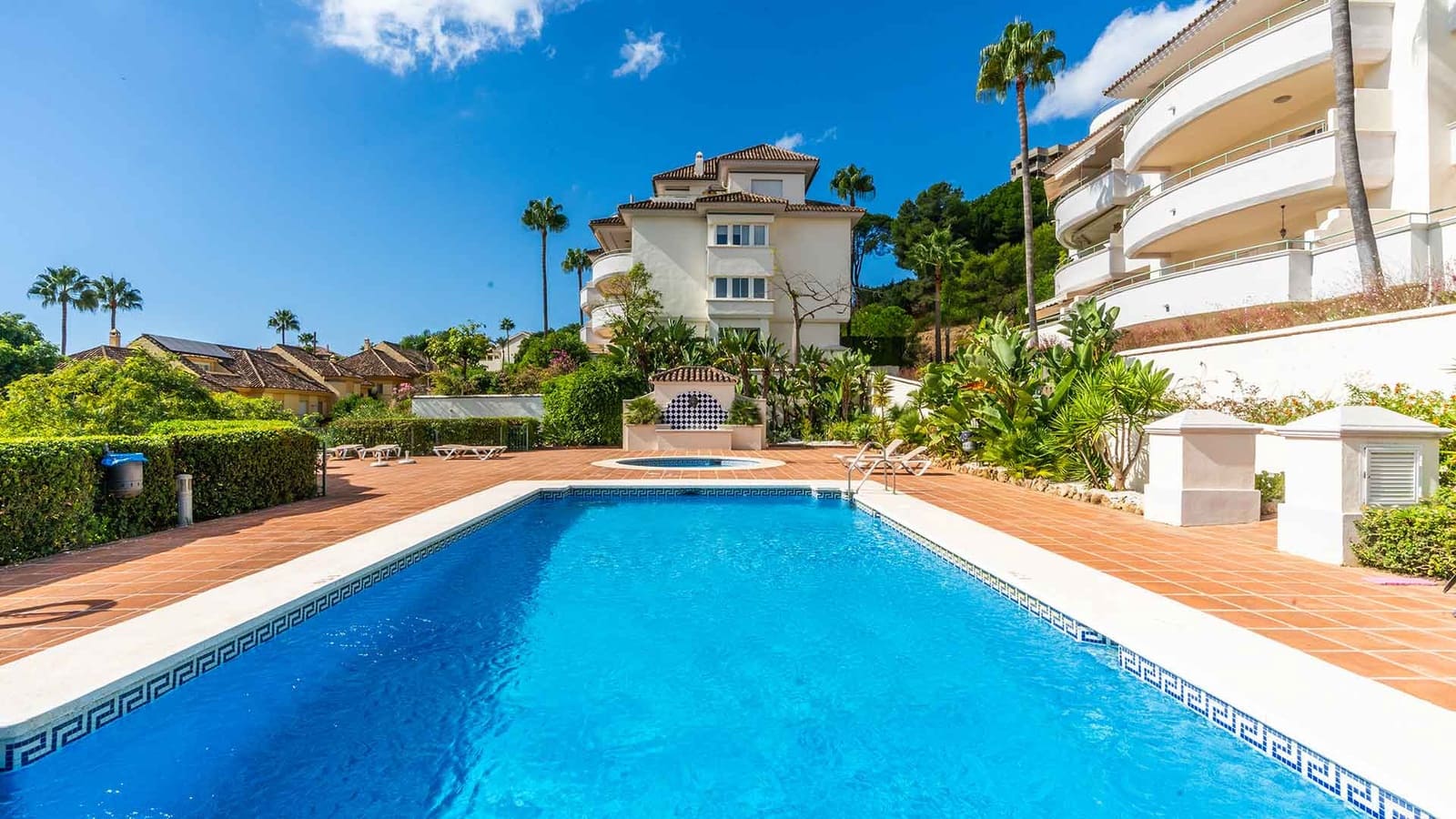 2 soverom Leilighet til salgs i Rio Real med svømmebasseng - € 610 000 (Ref: 10080985)