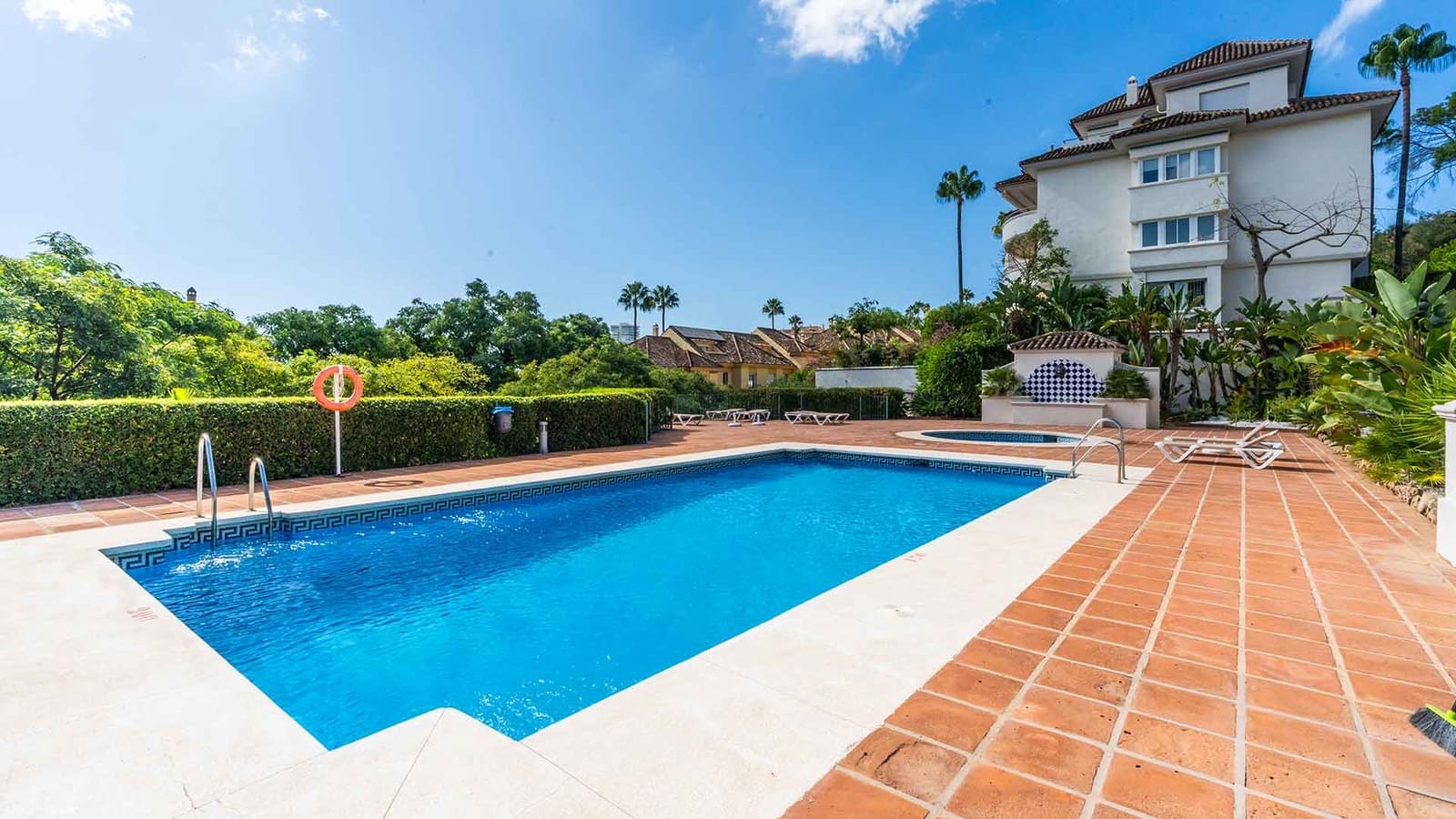 2 soverom Leilighet til salgs i Rio Real med svømmebasseng - € 610 000 (Ref: 10080985)